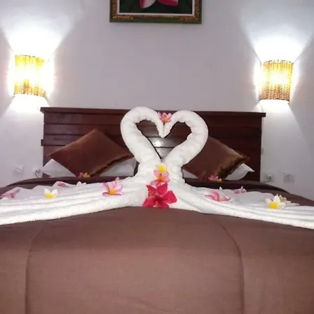 Dwiki Putra Home Stay Nusa Lembongan Exterior photo
